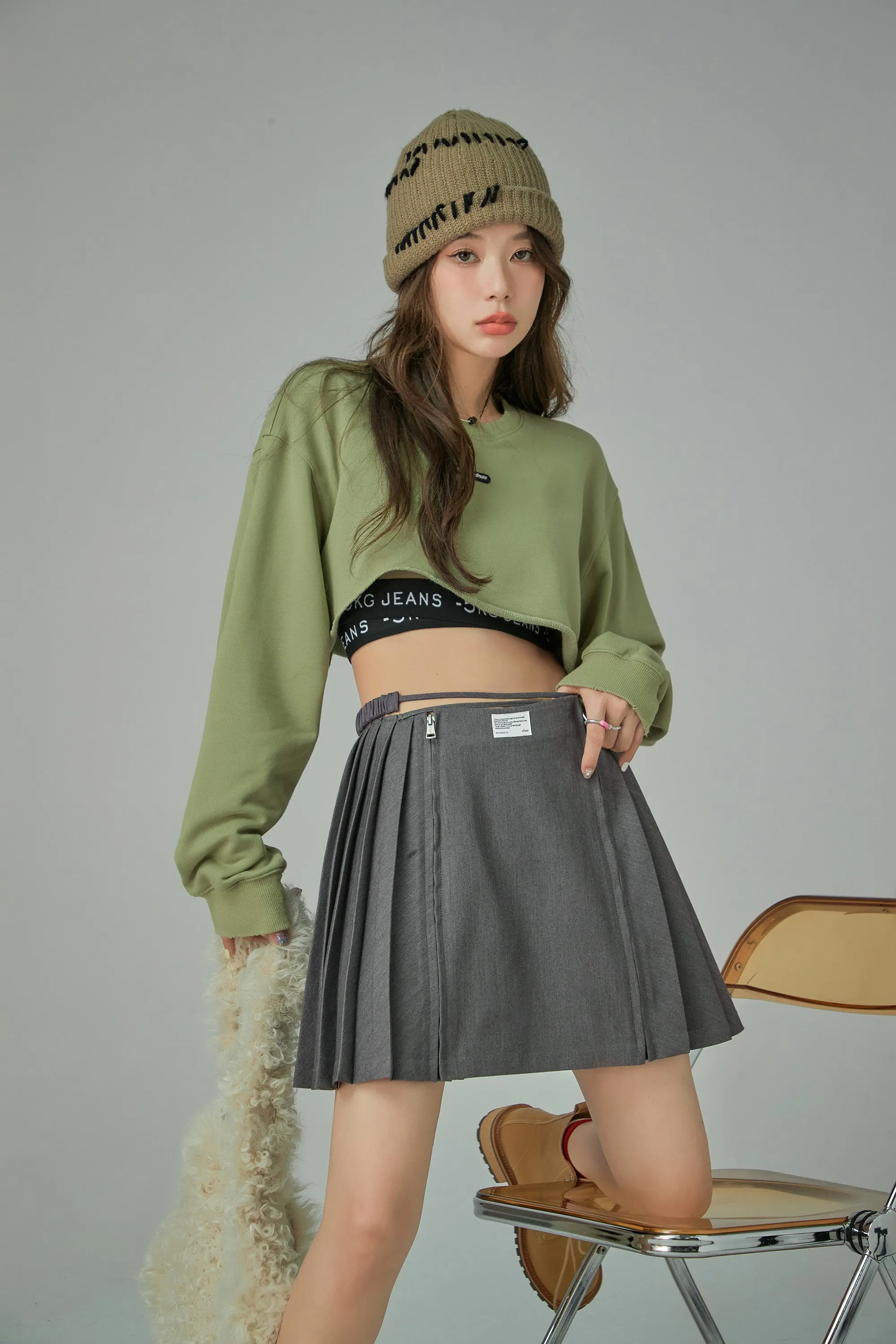 Simple Cut Crop Sweatshirt