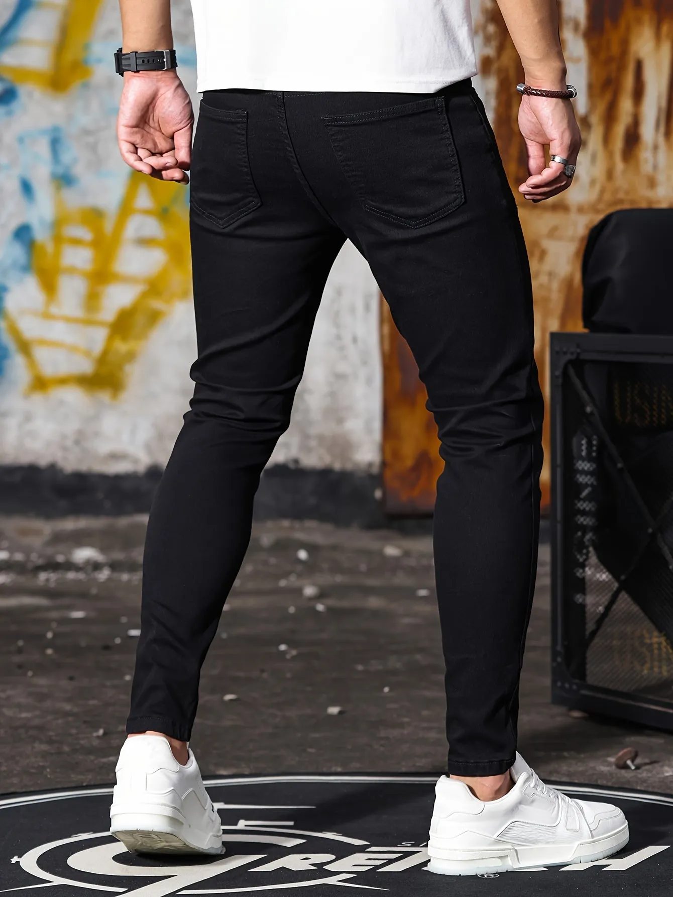 Trendy Men’s Slim-Fit Jeans - Comfortable Stretch Denim for Everyday Wear